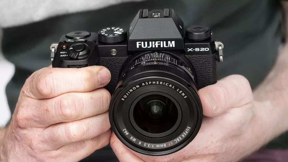 بررسی دوربین Fujifilm X-S20